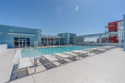 Condo in Doral, Florida, 2 bedrooms  № 2044683 - photo 14