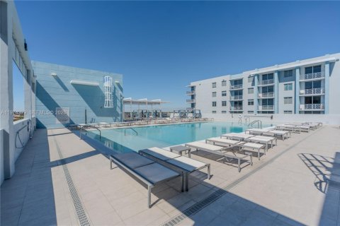 Condo in Doral, Florida, 2 bedrooms  № 2044683 - photo 15