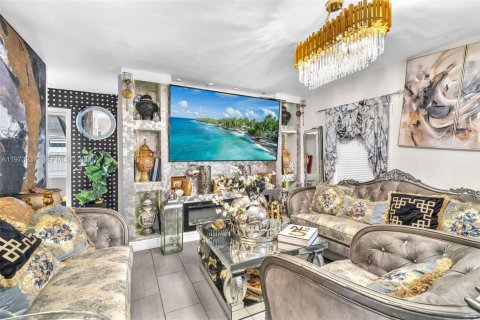 Casa en venta en Miami Gardens, Florida, 2 dormitorios, 66.89 m2 № 2047481 - foto 7