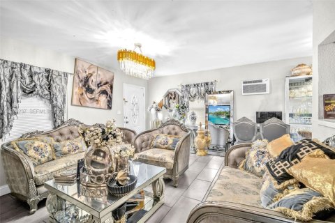 Casa en venta en Miami Gardens, Florida, 2 dormitorios, 66.89 m2 № 2047481 - foto 8