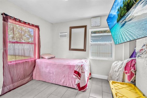 Casa en venta en Miami Gardens, Florida, 2 dormitorios, 66.89 m2 № 2047481 - foto 13
