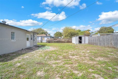 Casa en venta en Miami Gardens, Florida, 2 dormitorios, 66.89 m2 № 2047481 - foto 19