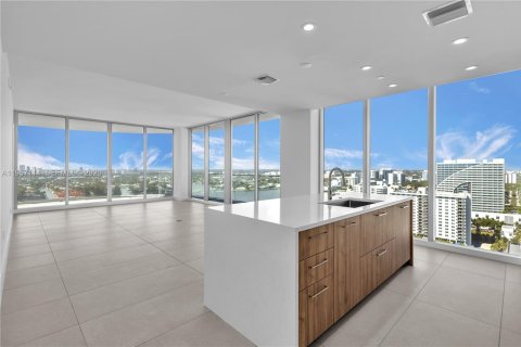 Condo in Fort Lauderdale, Florida, 2 bedrooms  № 2020966 - photo 4