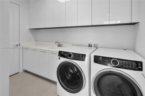 Condo in Fort Lauderdale, Florida, 2 bedrooms  № 2020966 - photo 16