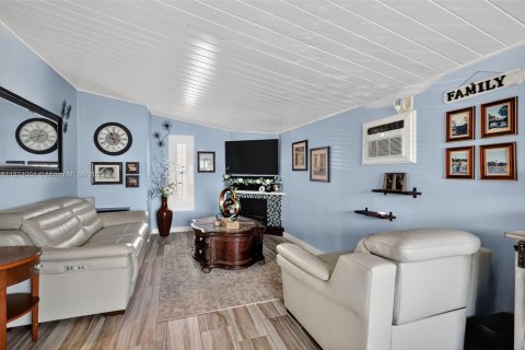 Villa ou maison à vendre à Hollywood, Floride: 4 chambres, 182.92 m2 № 1895942 - photo 19
