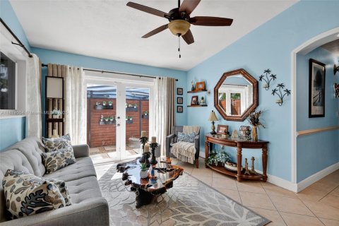 Villa ou maison à vendre à Hollywood, Floride: 4 chambres, 182.92 m2 № 1895942 - photo 8