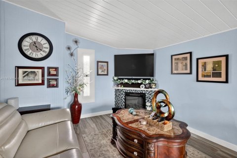 Villa ou maison à vendre à Hollywood, Floride: 4 chambres, 182.92 m2 № 1895942 - photo 20