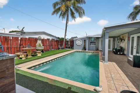 Villa ou maison à vendre à Hollywood, Floride: 4 chambres, 182.92 m2 № 1895942 - photo 4