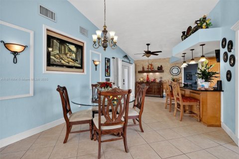 Villa ou maison à vendre à Hollywood, Floride: 4 chambres, 182.92 m2 № 1895942 - photo 11