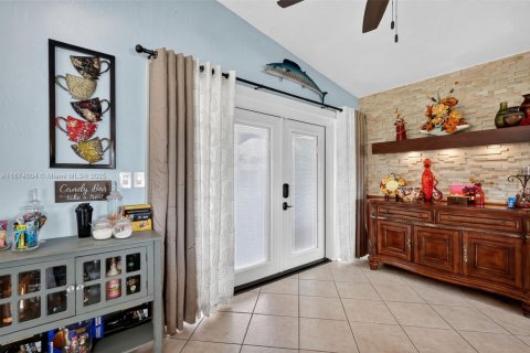 Villa ou maison à vendre à Hollywood, Floride: 4 chambres, 182.92 m2 № 1895942 - photo 16