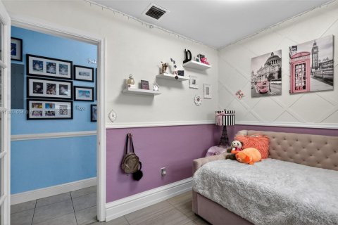 Villa ou maison à vendre à Hollywood, Floride: 4 chambres, 182.92 m2 № 1895942 - photo 30