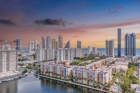 Кондоминиум с 2 спальнями в Санни-Айлс-Бич, Флорида № 2057922