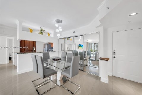 Condominio en venta en Sunny Isles Beach, Florida, 2 dormitorios, 103.68 m2 № 2057922 - foto 5