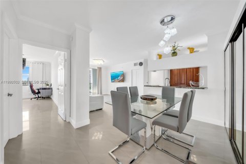 Condominio en venta en Sunny Isles Beach, Florida, 2 dormitorios, 103.68 m2 № 2057922 - foto 7