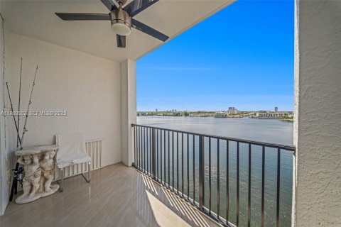 Condominio en venta en Sunny Isles Beach, Florida, 2 dormitorios, 103.68 m2 № 2057922 - foto 24