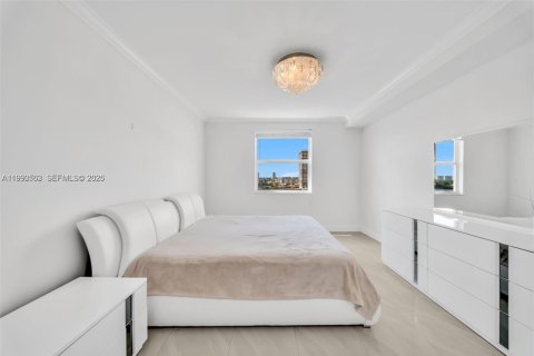 Condominio en venta en Sunny Isles Beach, Florida, 2 dormitorios, 103.68 m2 № 2057922 - foto 17