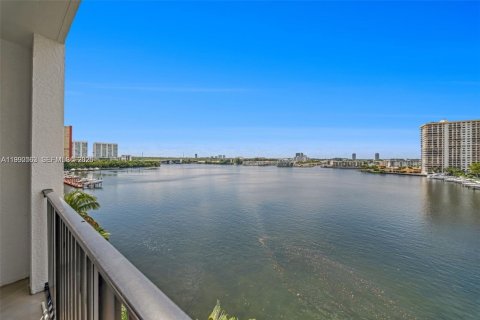 Condominio en venta en Sunny Isles Beach, Florida, 2 dormitorios, 103.68 m2 № 2057922 - foto 2