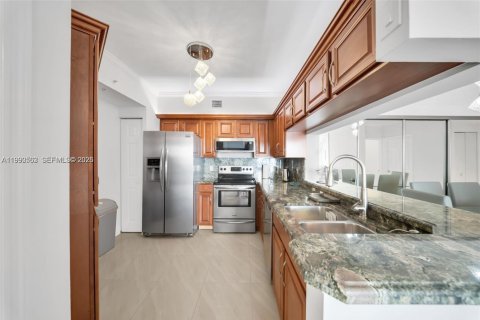 Condominio en venta en Sunny Isles Beach, Florida, 2 dormitorios, 103.68 m2 № 2057922 - foto 8