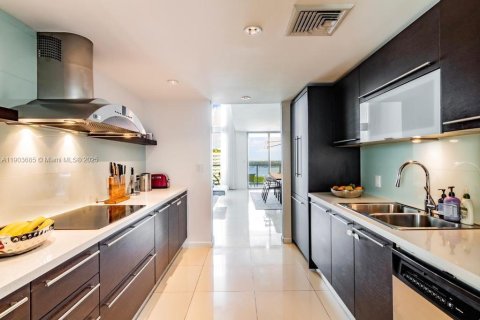 Condo in North Bay Village, Florida, 3 bedrooms  № 2012914 - photo 7