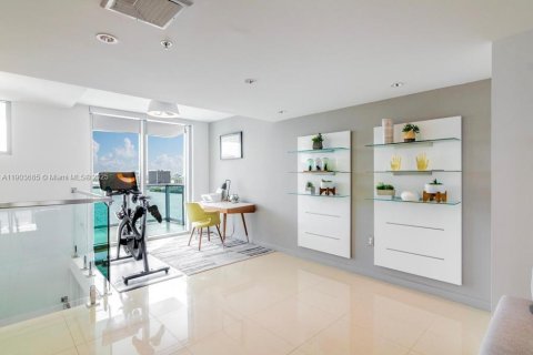 Condo in North Bay Village, Florida, 3 bedrooms  № 2012914 - photo 12