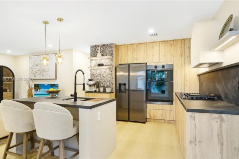 House in Wilton Manors, Florida 3 bedrooms, 131.46 sq.m. № 2019885 - photo 29