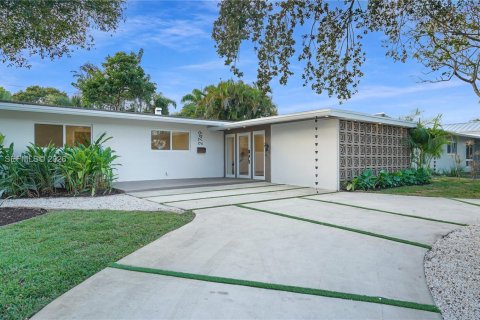 House in Wilton Manors, Florida 3 bedrooms, 131.46 sq.m. № 2019885 - photo 2