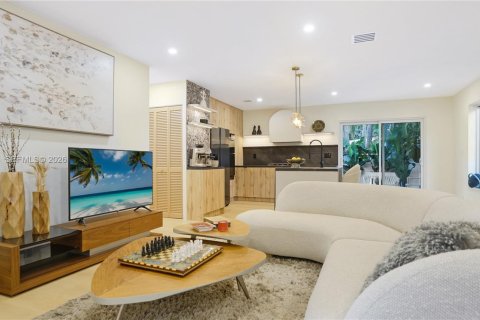 House in Wilton Manors, Florida 3 bedrooms, 131.46 sq.m. № 2019885 - photo 19