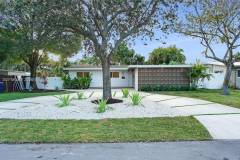 House in Wilton Manors, Florida 3 bedrooms, 131.46 sq.m. № 2019885 - photo 3