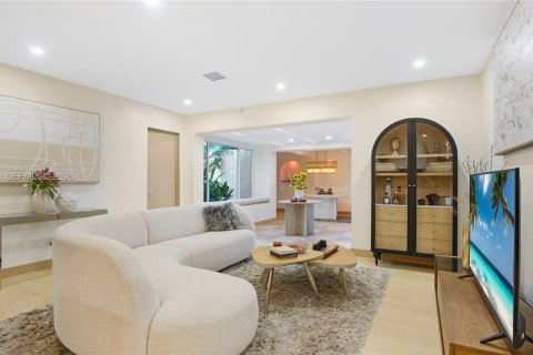 House in Wilton Manors, Florida 3 bedrooms, 131.46 sq.m. № 2019885 - photo 24