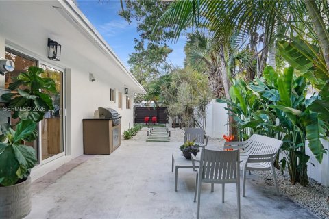 House in Wilton Manors, Florida 3 bedrooms, 131.46 sq.m. № 2019885 - photo 10