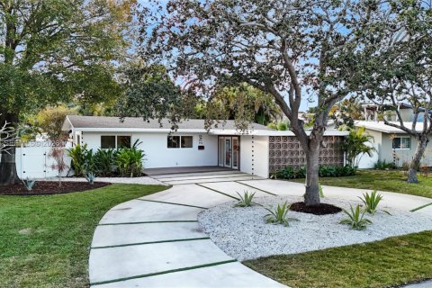 House in Wilton Manors, Florida 3 bedrooms, 131.46 sq.m. № 2019885