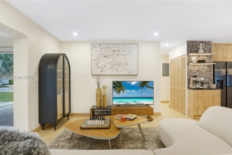 House in Wilton Manors, Florida 3 bedrooms, 131.46 sq.m. № 2019885 - photo 21