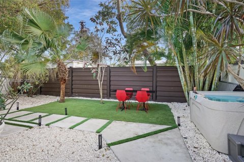 House in Wilton Manors, Florida 3 bedrooms, 131.46 sq.m. № 2019885 - photo 8
