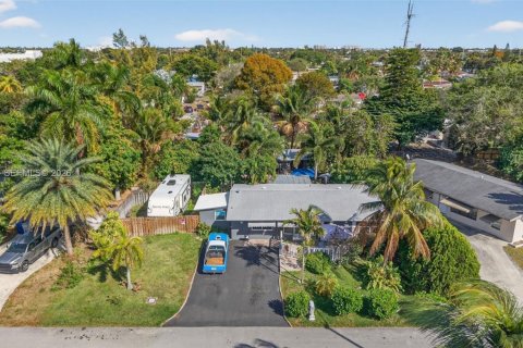 House in Pompano Beach, Florida 3 bedrooms, 114.92 sq.m. № 2030444 - photo 16