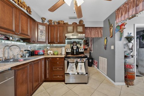 House in Pompano Beach, Florida 3 bedrooms, 114.92 sq.m. № 2030444 - photo 28