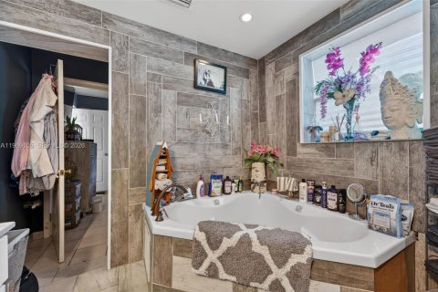 House in Pompano Beach, Florida 3 bedrooms, 114.92 sq.m. № 2030444 - photo 5