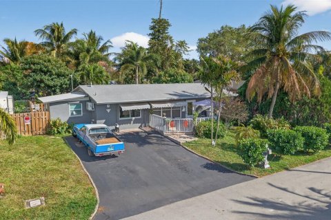 House in Pompano Beach, Florida 3 bedrooms, 114.92 sq.m. № 2030444