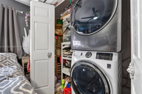 House in Pompano Beach, Florida 3 bedrooms, 114.92 sq.m. № 2030444 - photo 8