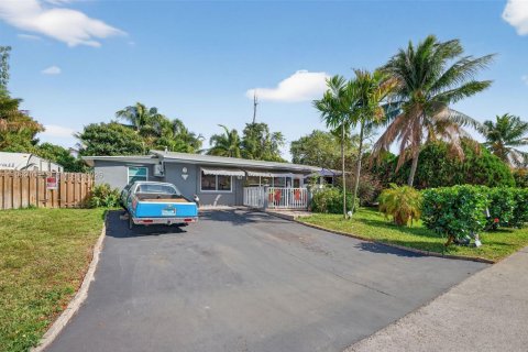 House in Pompano Beach, Florida 3 bedrooms, 114.92 sq.m. № 2030444 - photo 12