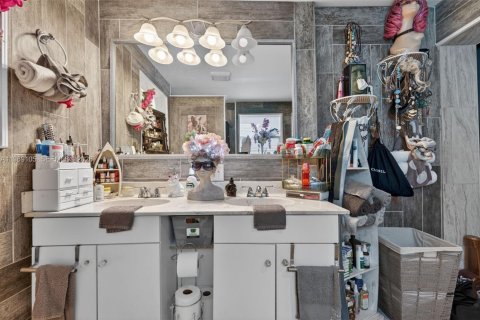 House in Pompano Beach, Florida 3 bedrooms, 114.92 sq.m. № 2030444 - photo 6