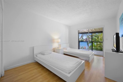 Townhouse in Hallandale Beach, Florida 3 bedrooms, 162.58 sq.m. № 2022107 - photo 17