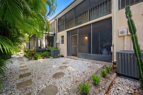 Townhouse in Hallandale Beach, Florida 3 bedrooms, 162.58 sq.m. № 2022107 - photo 22