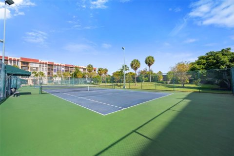 Townhouse in Hallandale Beach, Florida 3 bedrooms, 162.58 sq.m. № 2022107 - photo 23