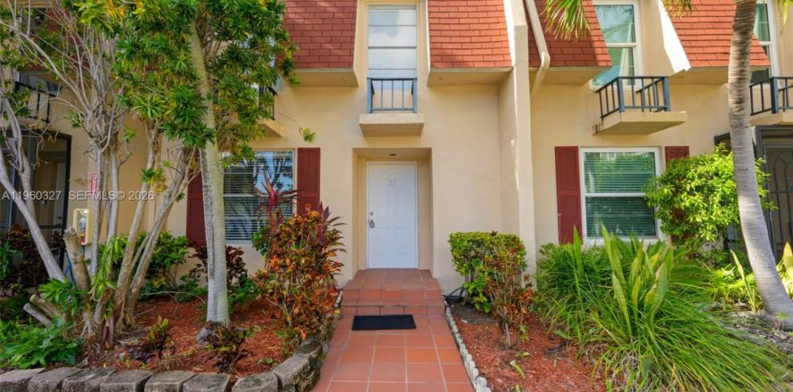 Townhouse in Hallandale Beach, Florida 3 bedrooms, 162.58 sq.m. № 2022107