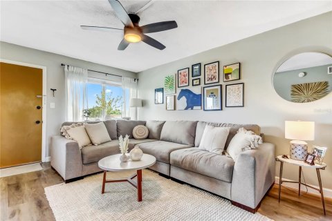 Condominio en venta en Saint Petersburg, Florida, 1 dormitorio, 66.89 m2 № 1916552 - foto 4
