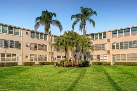 Condominio en venta en Saint Petersburg, Florida, 1 dormitorio, 66.89 m2 № 1916552 - foto 1