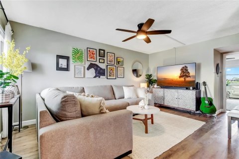 Condominio en venta en Saint Petersburg, Florida, 1 dormitorio, 66.89 m2 № 1916552 - foto 3