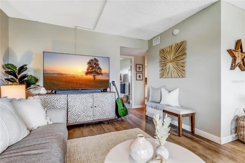 Condominio en venta en Saint Petersburg, Florida, 1 dormitorio, 66.89 m2 № 1916552 - foto 5