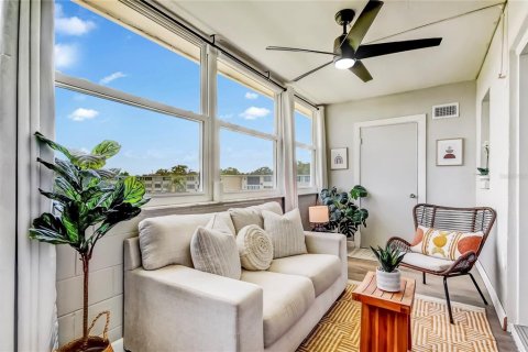 Condominio en venta en Saint Petersburg, Florida, 1 dormitorio, 66.89 m2 № 1916552 - foto 28
