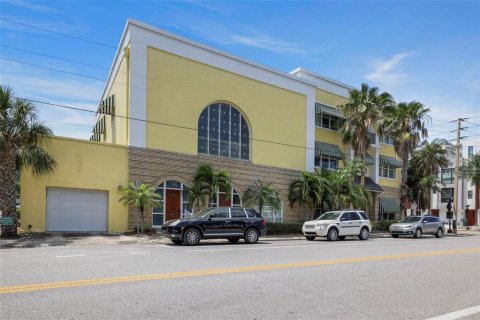 Commercial property in Saint Petersburg, Florida 528.99 sq.m. № 1757773 - photo 25